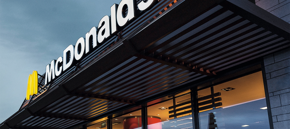 Außenansicht eines McDonald's Restaurants
