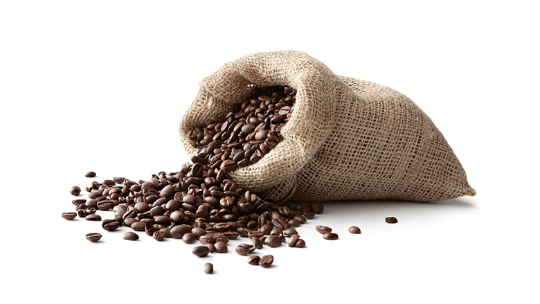 Kaffeebohnen in einem Säckchen